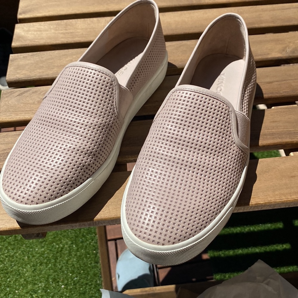 VINCE Perforated Blair Sneaker Slip on beige size 6.5 like new